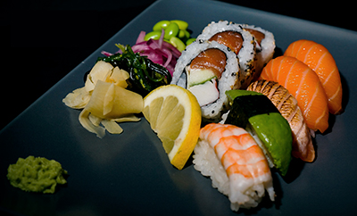 Liten sushi 8 bitar.  3 rullar & 5 nigiri 🍣