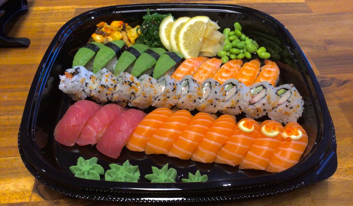 Meny 1.  30 bitar, 10 rullar 20 valfria nigiri